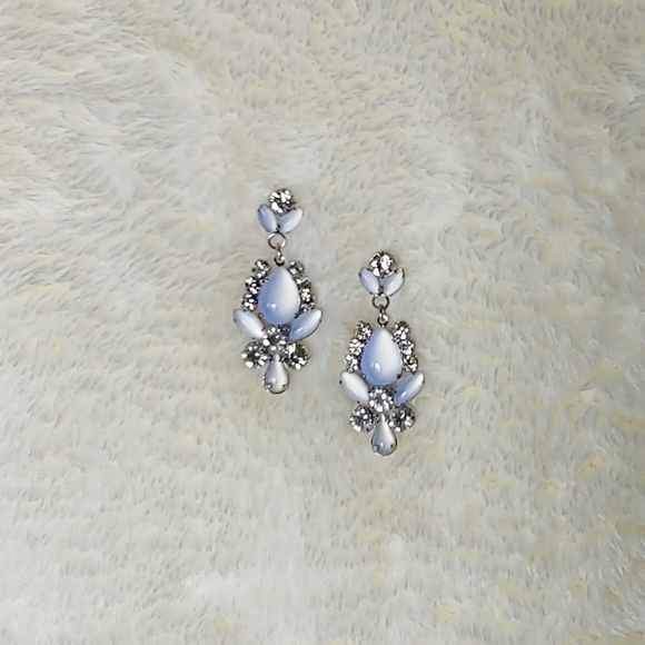 Premier Designs "Dreamy" Earrings - Picture 3 of 9